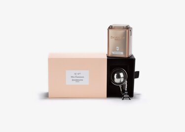 COFFRET N°477 - 1 boîte de thé MISS DAMMANN et 1 infuseur